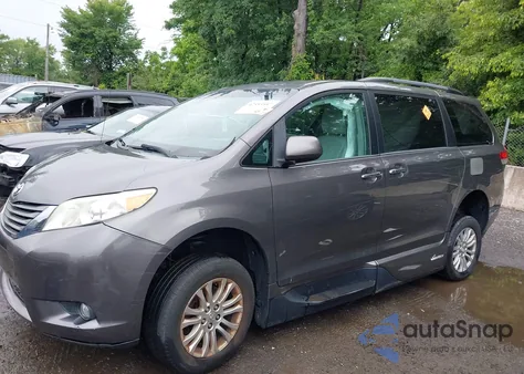 2014 Toyota Sienna Xle/Limited z USA, uszkodzony, nr VIN 5TDYK3DC9ES438667